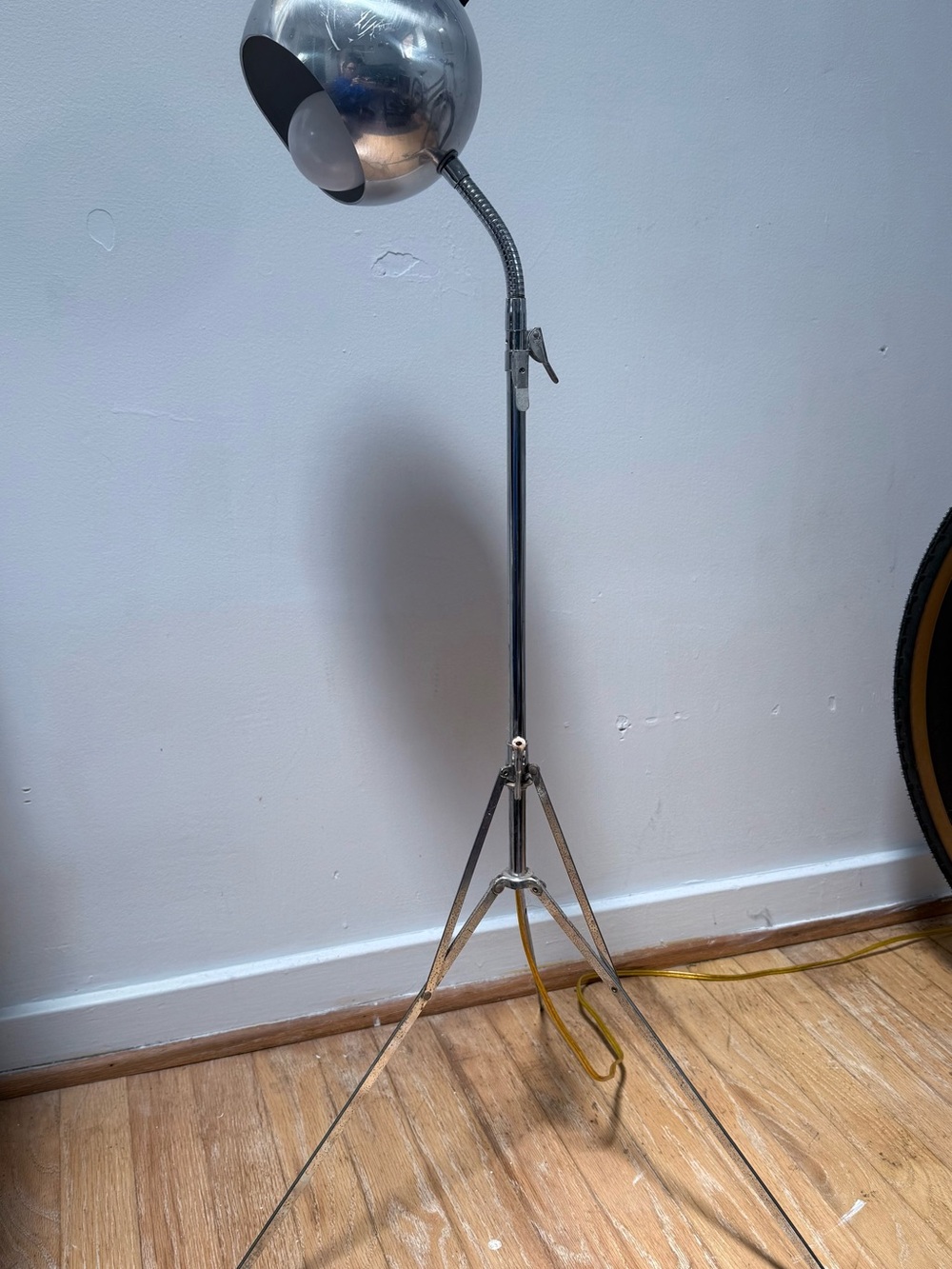 Vintage Mid-Century Modern Chrome Eyeball Tripod Floor Lamp - Space Age 1970s